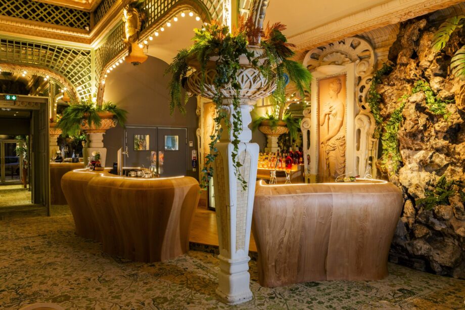 Bar du restaurant Le Chapon fin une Rénovation par l'agence d'architecture intérieure David Dalidec