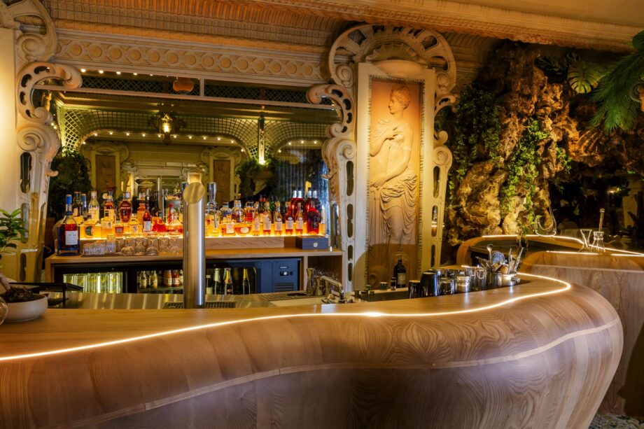 Bar du restaurant Le Chapon fin une Rénovation par l'agence d'architecture intérieure David Dalidec